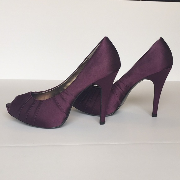 Kelly & Katie Satin Heels - Picture 7 of 7